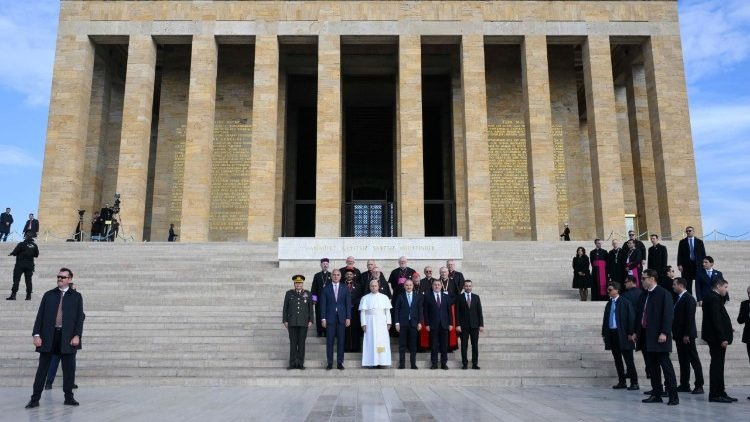 imgi 27 cq5dam.thumbnail.cropped.750.422 - Katalikams Popiežius Leonas XIV pradėjo istorinę misiją: žinia pasauliui, kurios niekas nesitikėjo