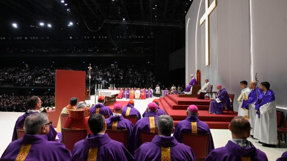 Popiežius: Viešpats, kurio laukiame, kasdien beldžiasi į mūsų duris