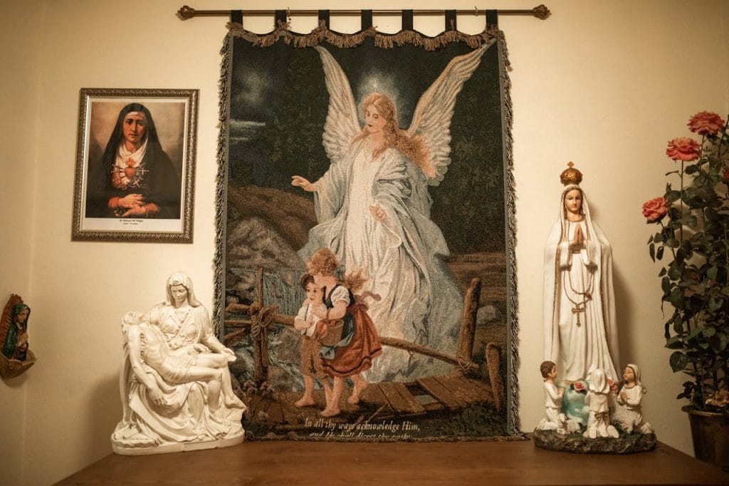 Visos litanijos: kokios jos yra ir kodėl katalikai kalba šias ypatingas maldas